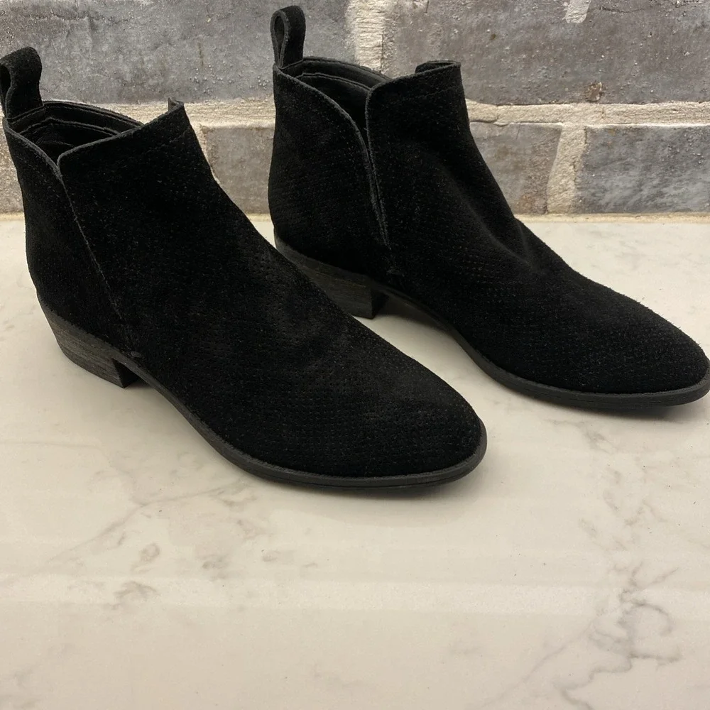 Dolce Vita Size 7‎ Black Suede Ankle Boots Booties